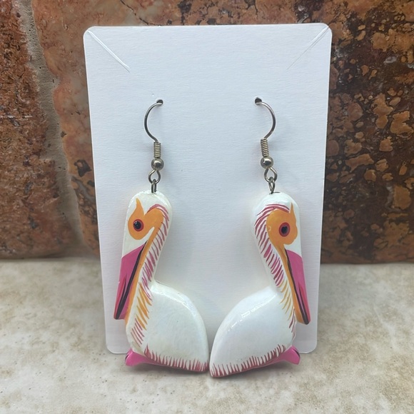 Women’s Wooden Dangle Earrings Pelican Fun Party Halloween Animal White Pink - Picture 3 of 9